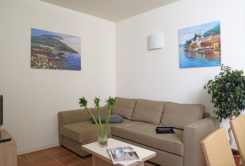 Appartamenti Corte Leonardo Garda  Oda fotoğraf