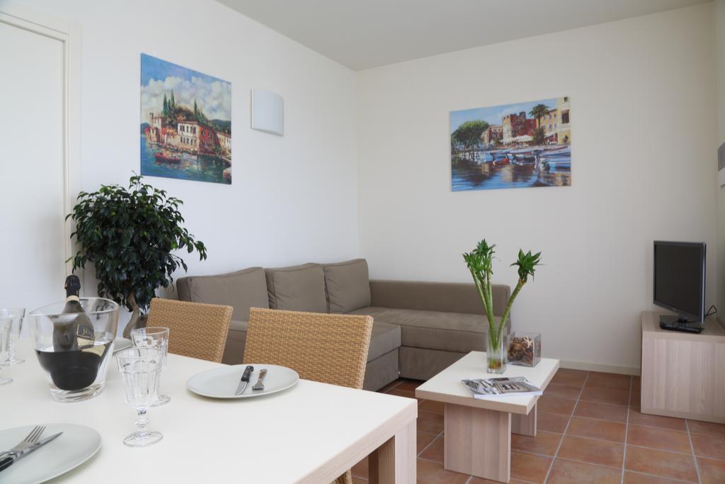 Appartamenti Corte Leonardo Garda  Oda fotoğraf